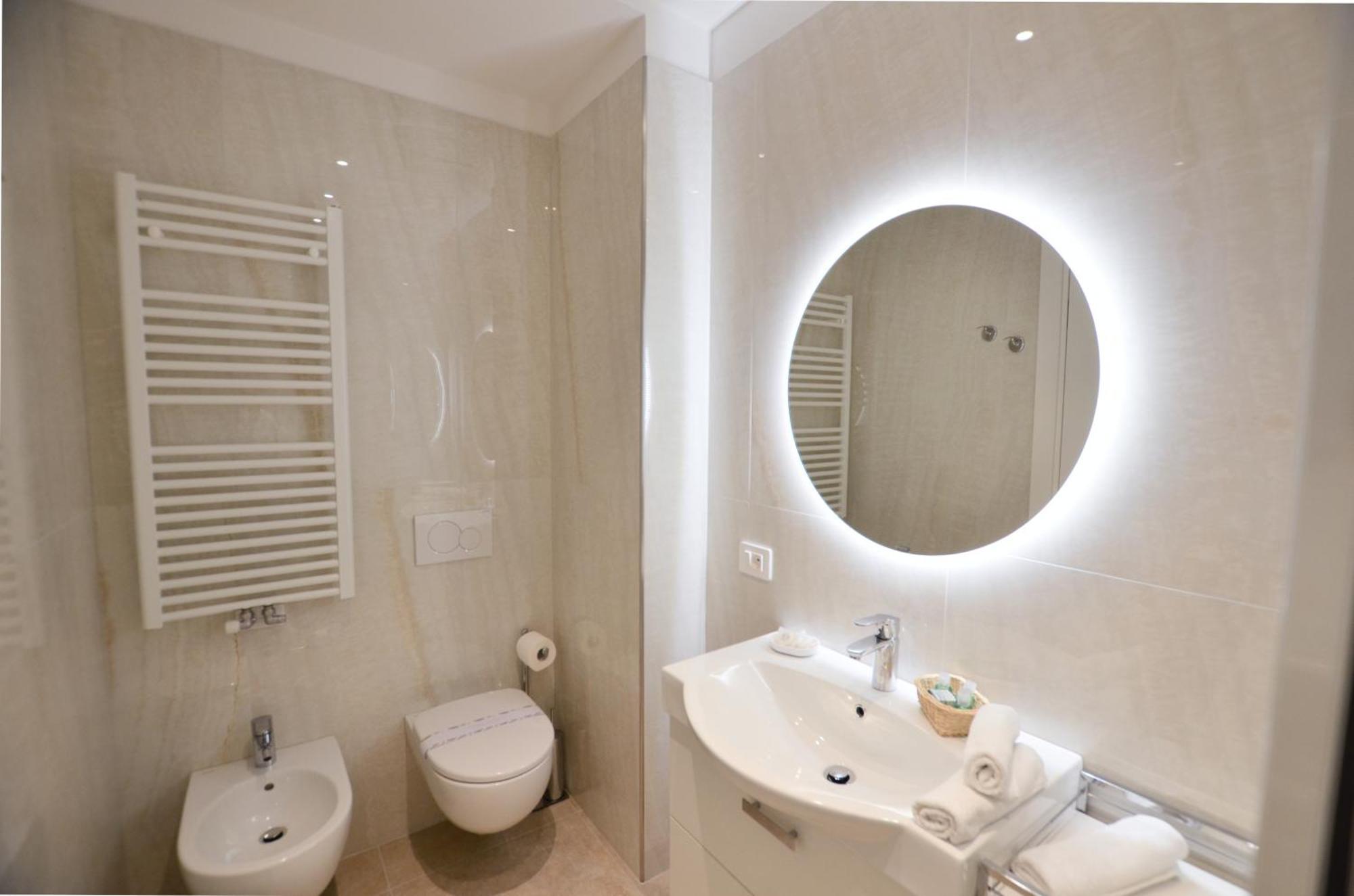 Villa Phoenix Riva del Garda Phòng bức ảnh