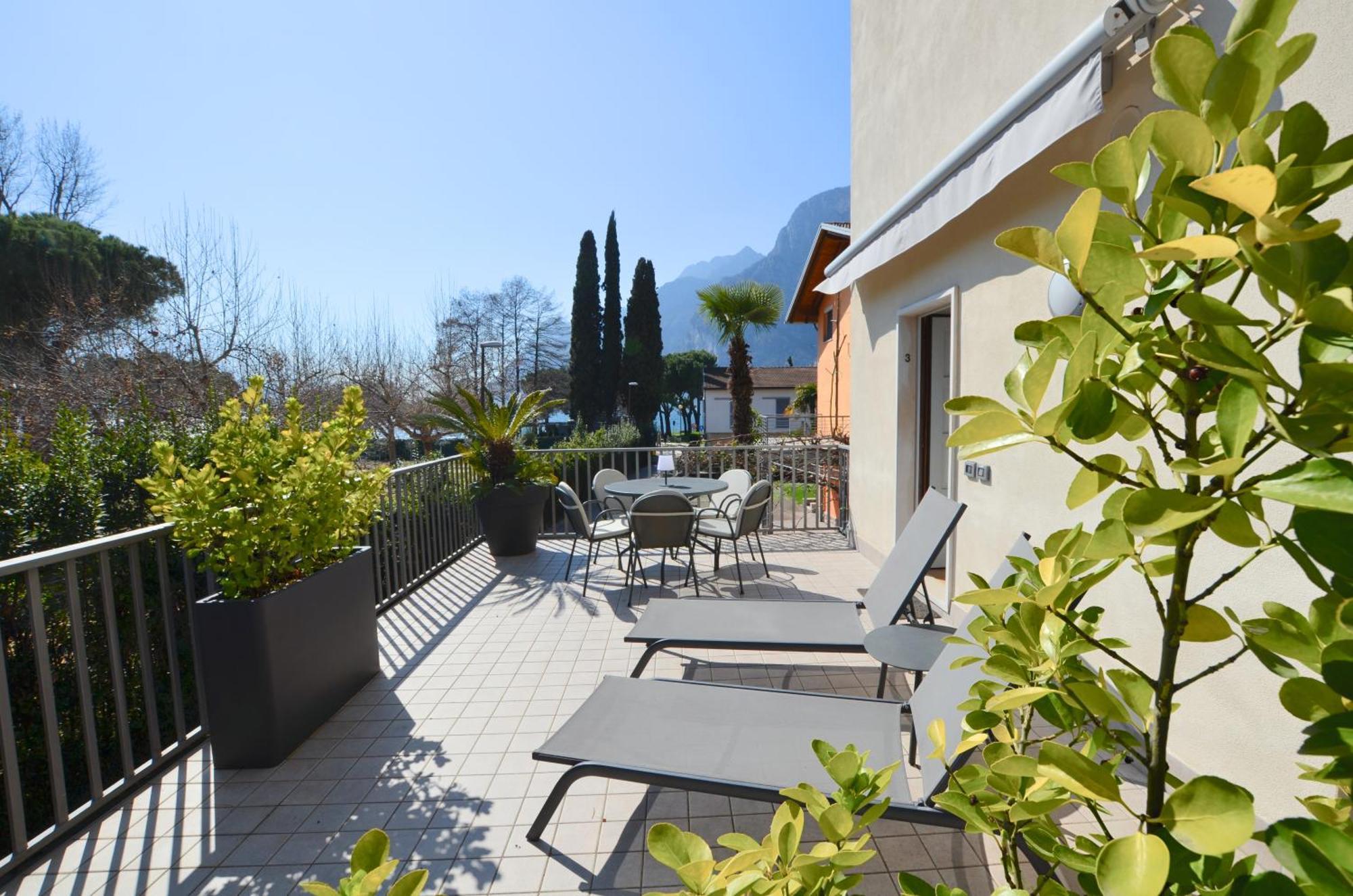 Villa Phoenix Riva del Garda Phòng bức ảnh